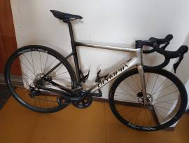 OLYMPIA Leader Országúti Shimano 105 tárcsafék használt ELADÓ