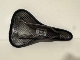 Mcfk carbon nyereg Carbon Leathersaddle Road Bike & Gravel Bike & Triathlon Bike Component, Road Bike Saddles & Seat Posts new / not used For Sale