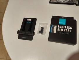 Új, belső nélküli (tubeless) szelepek és szalag Ryet Országúti / Gravel / Triatlon Alkatrész, Országúti  Kerék / Felni / Gumi nem használt ELADÓ