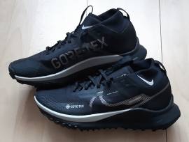 Kb. új Nike React Pegasus Trail 4 GTX (GORE-TEX) cipő féláron! 42-es, 26,5cm. Kifogástalan állapotú! .  Cipő / Zokni / Kamásli nem használt férfi/unisex ELADÓ